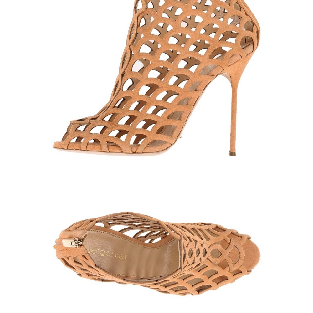 Sergio Rossi’s Salmon Pink Stiletto Heels - Picture 4 of 16